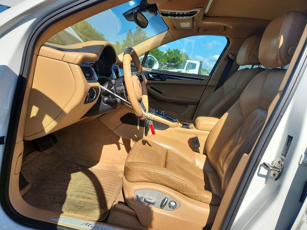 2016 PORSCHE MACAN