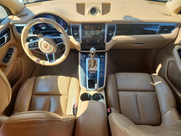 2016 PORSCHE MACAN