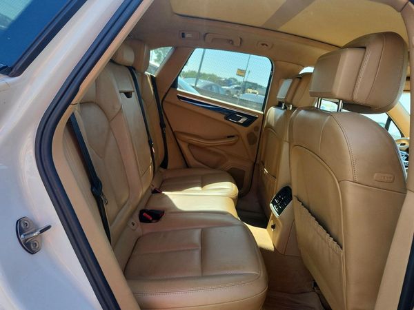 2016 PORSCHE MACAN