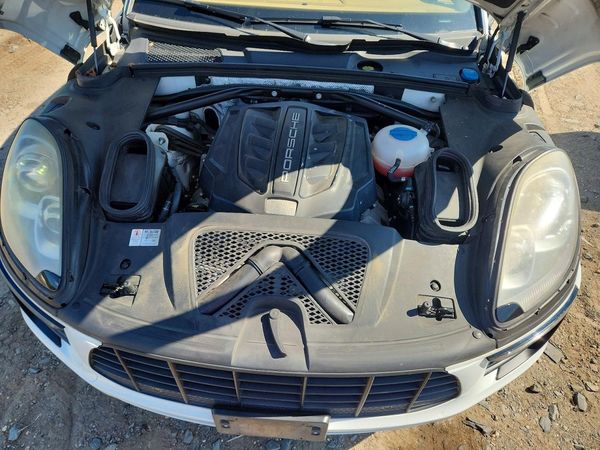 2016 PORSCHE MACAN