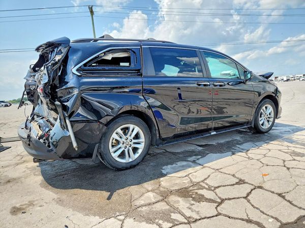 2023 TOYOTA SIENNA XSE / XLE