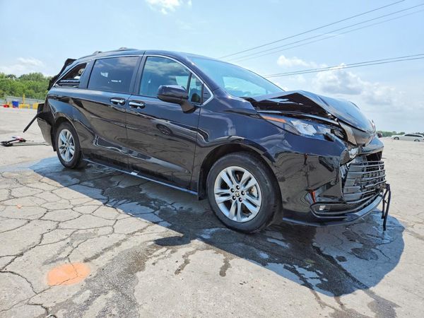 2023 TOYOTA SIENNA XSE / XLE