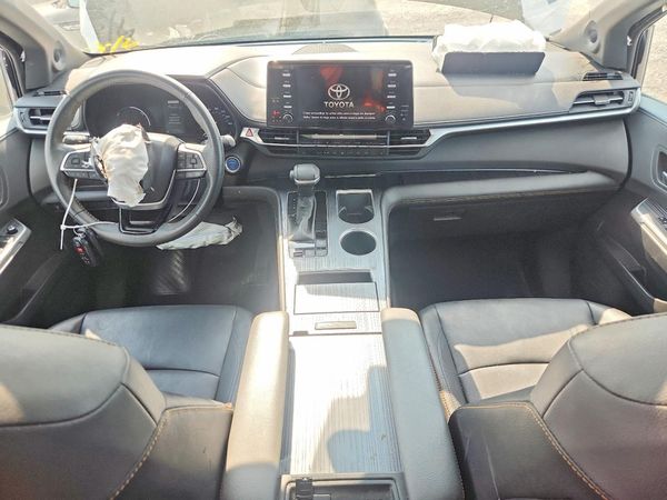 2023 TOYOTA SIENNA XSE / XLE