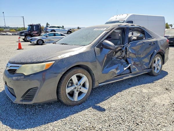 2012 TOYOTA CAMRY — Front 3/4