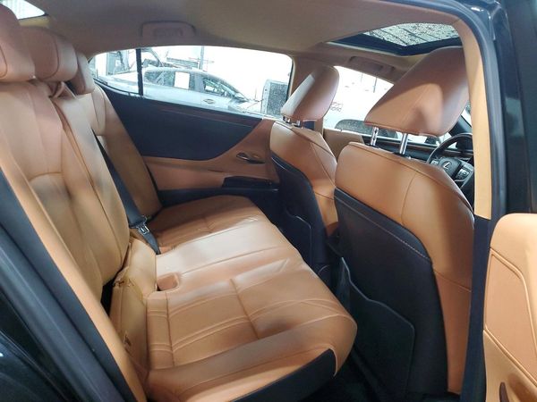 2023 LEXUS ES 300H