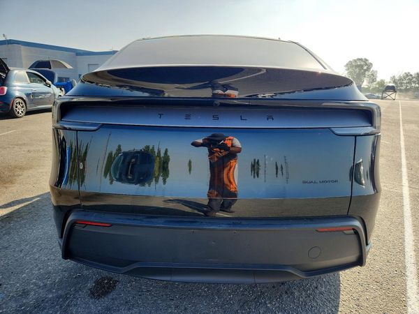 2026 TESLA MODEL Y