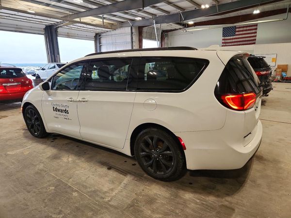 2020 CHRYSLER PACIFICA Touring