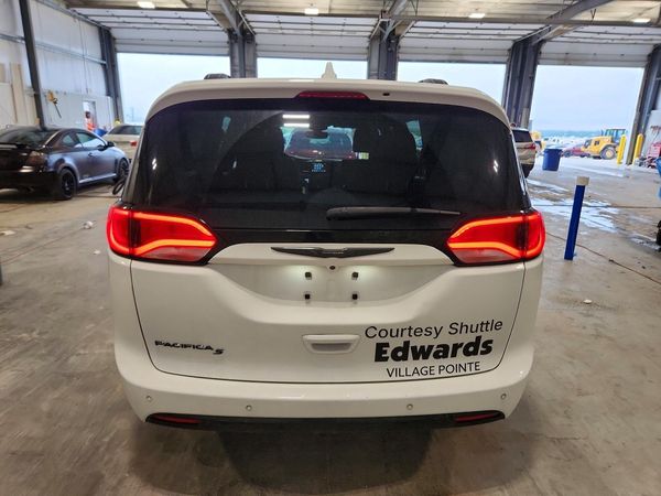 2020 CHRYSLER PACIFICA Touring