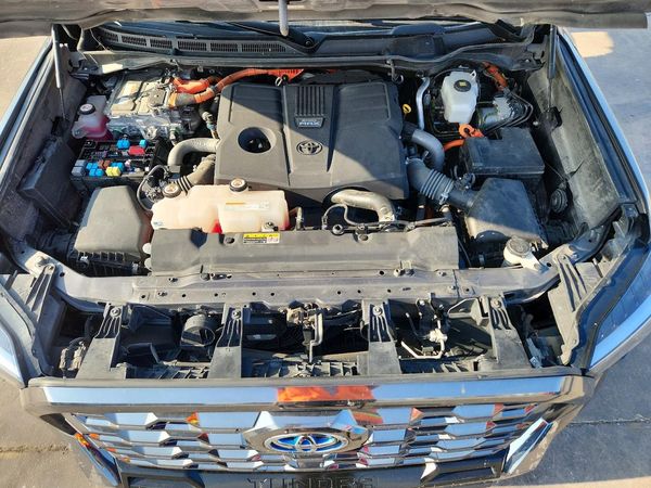 2024 TOYOTA TUNDRA Platinum