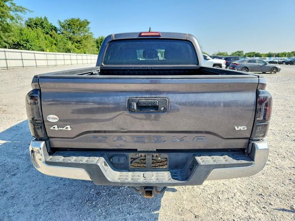 2017 TOYOTA TACOMA