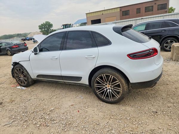 2016 PORSCHE MACAN