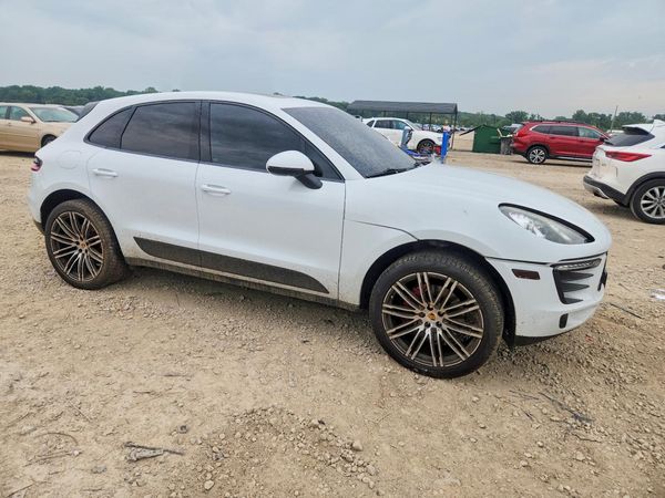 2016 PORSCHE MACAN