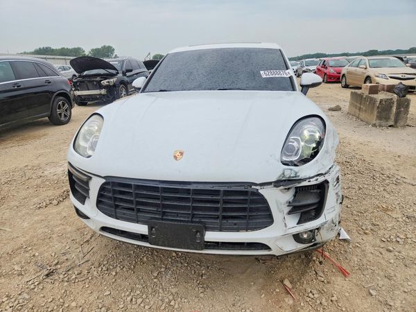2016 PORSCHE MACAN