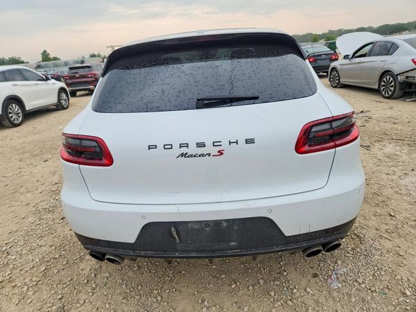 2016 PORSCHE MACAN