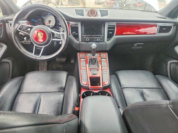 2016 PORSCHE MACAN