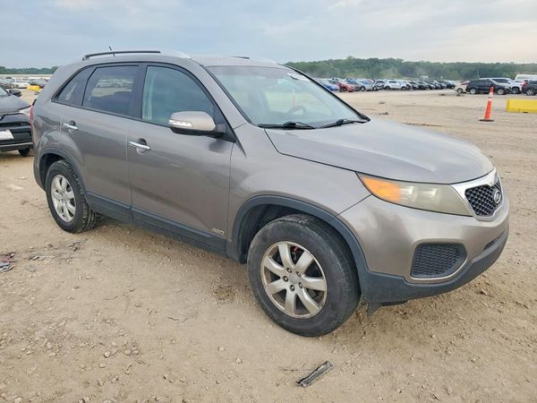 2013 KIA SORENTO Base / LX