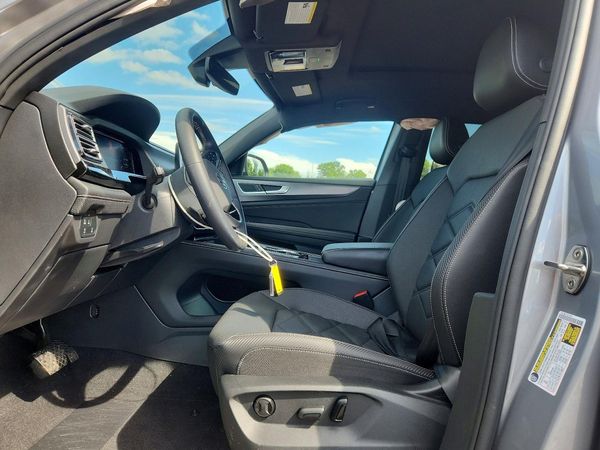 2025 VOLKSWAGEN ATLAS CROSS SPORT 4Motion SE