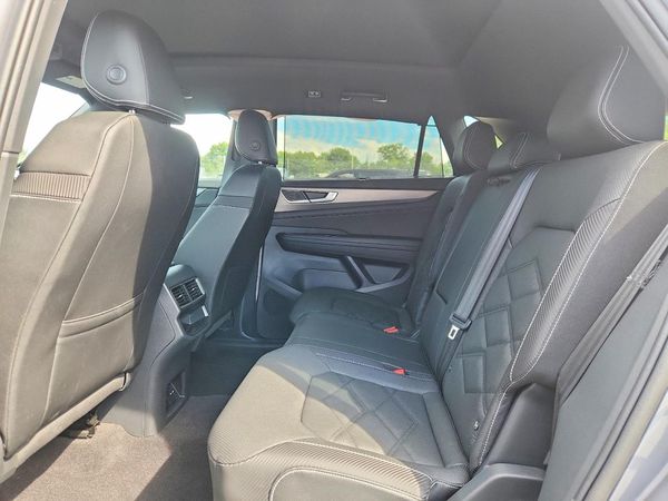 2025 VOLKSWAGEN ATLAS CROSS SPORT 4Motion SE