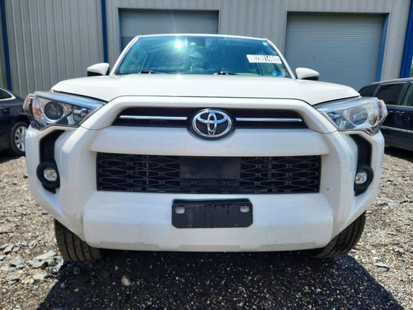 2022 TOYOTA 4RUNNER SR5