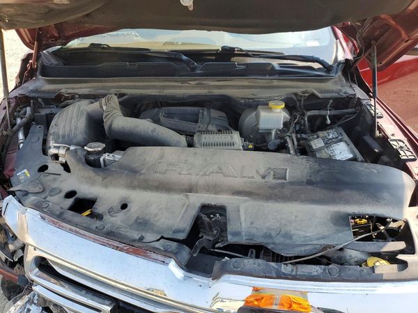 2021 RAM 1500 Laramie — Engine bay