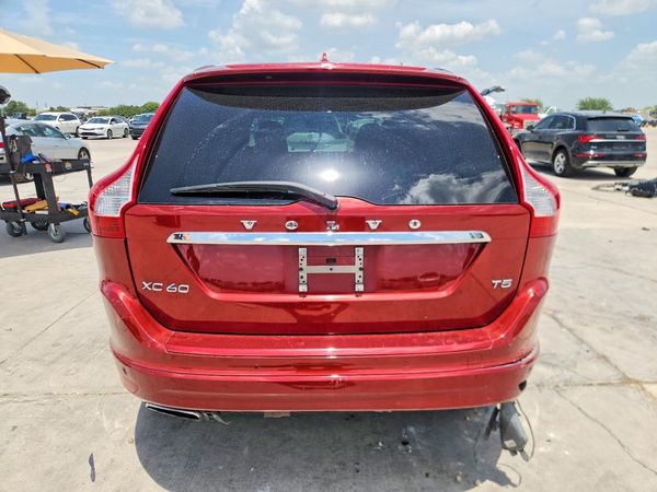 2015 VOLVO XC60 Premier (non R design)