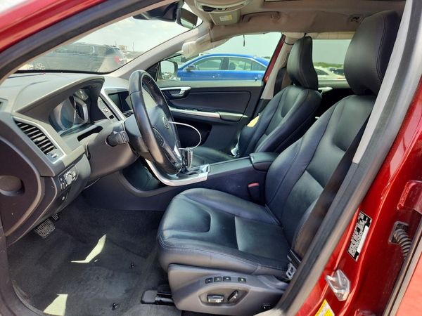 2015 VOLVO XC60 Premier (non R design)