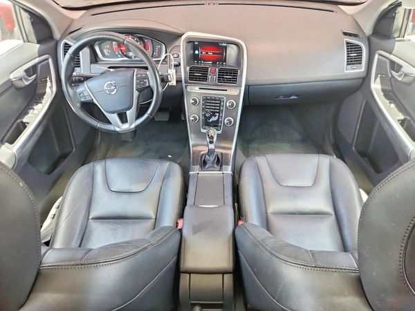2015 VOLVO XC60 Premier (non R design)