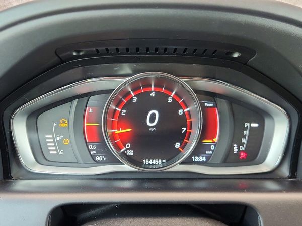 2015 VOLVO XC60 Premier (non R design)
