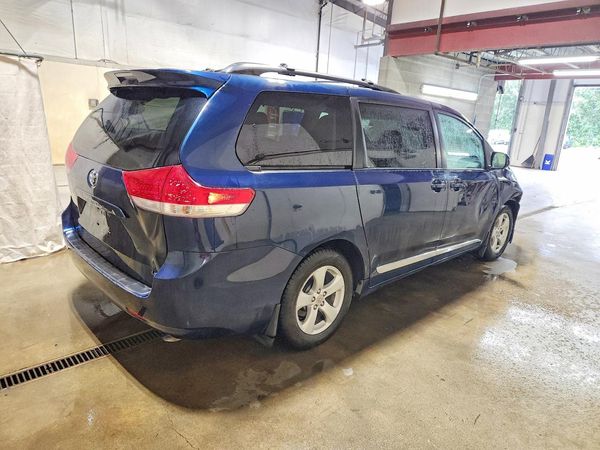 2012 TOYOTA SIENNA