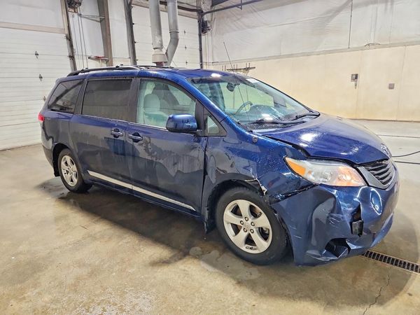 2012 TOYOTA SIENNA