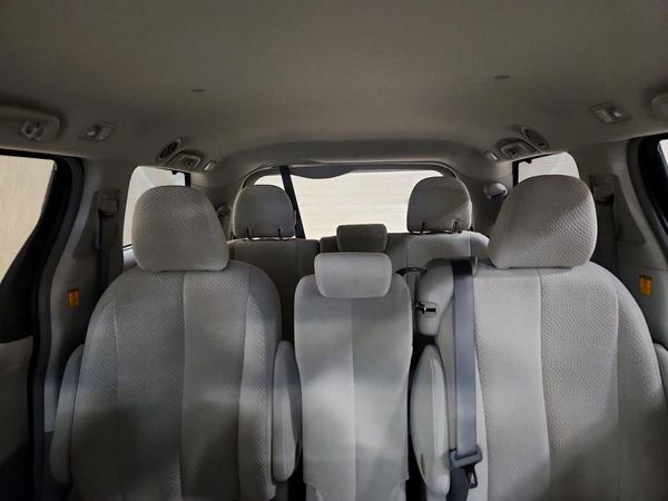 2012 TOYOTA SIENNA