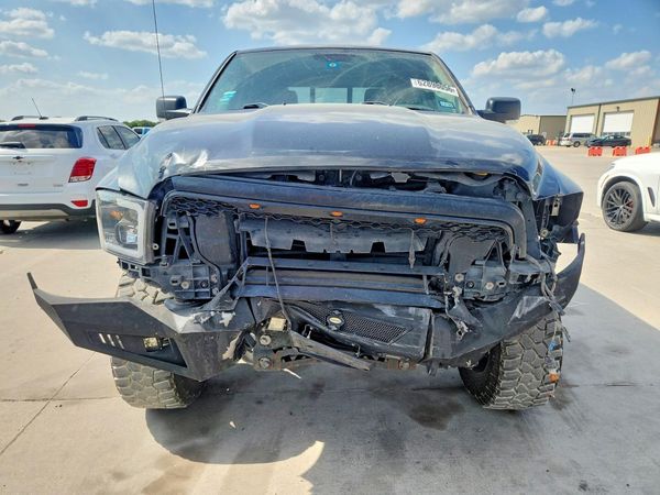 2016 RAM 1500 SLT