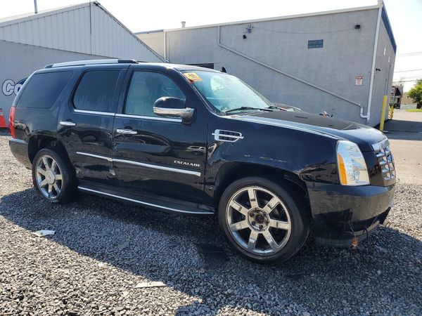 2013 CADILLAC ESCALADE Luxury