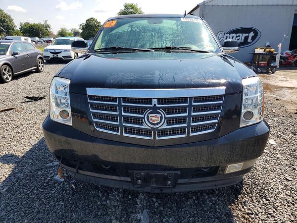 2013 CADILLAC ESCALADE Luxury