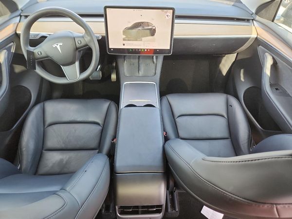 2024 TESLA MODEL Y
