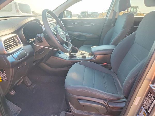 2017 KIA SORENTO L, LX