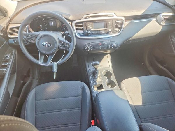 2017 KIA SORENTO L, LX