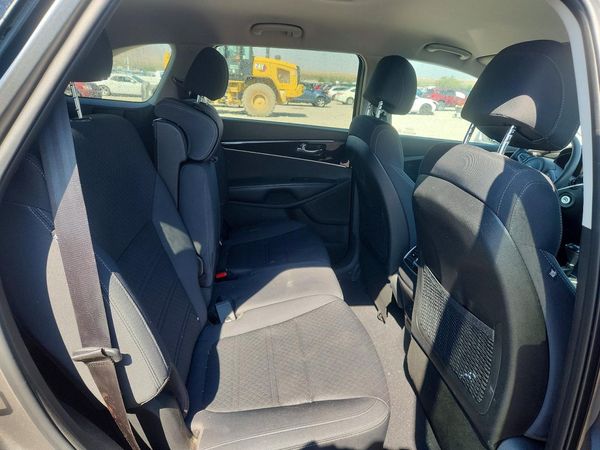 2017 KIA SORENTO L, LX