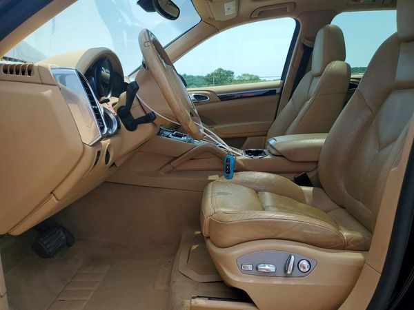 2014 PORSCHE CAYENNE