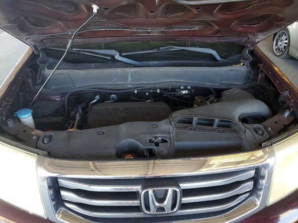 2014 HONDA PILOT EX-L — Engine bay