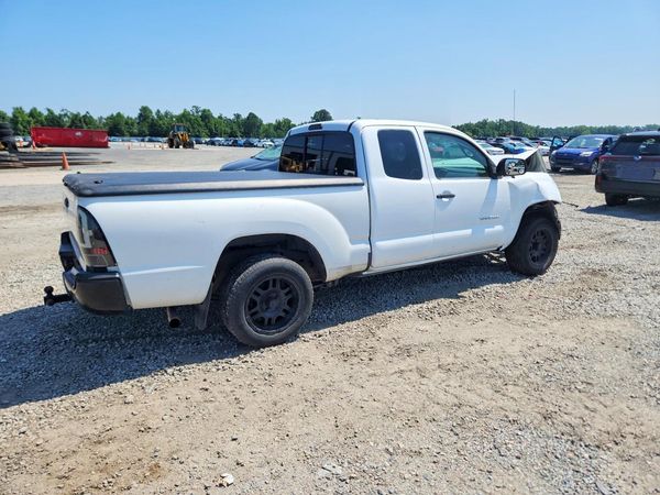2015 TOYOTA TACOMA Delux Grade