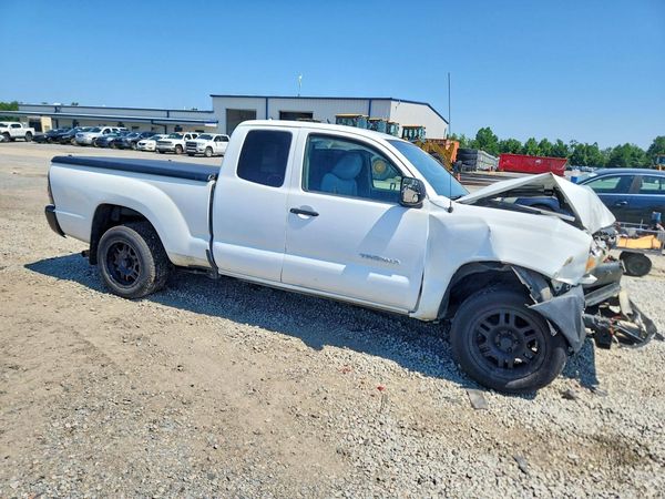 2015 TOYOTA TACOMA Delux Grade