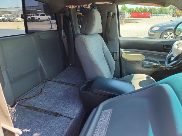 2015 TOYOTA TACOMA Delux Grade