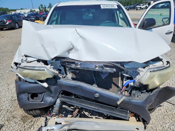 2015 TOYOTA TACOMA Delux Grade