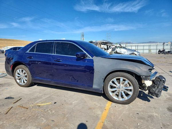 2017 CHRYSLER 300