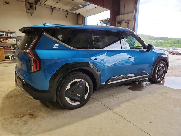 2024 KIA EV9 Land