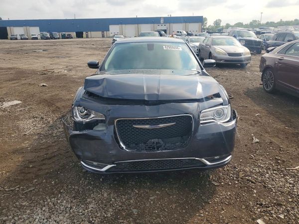 2018 CHRYSLER 300