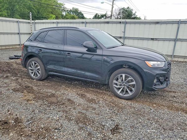 2024 AUDI Q5 S Line quattro Premium