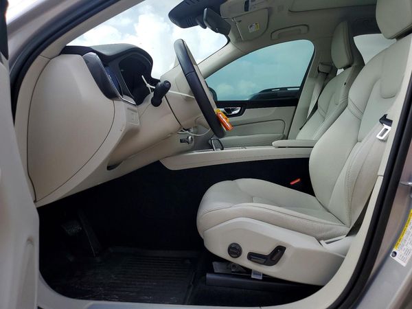 2023 VOLVO XC60 Plus Bright