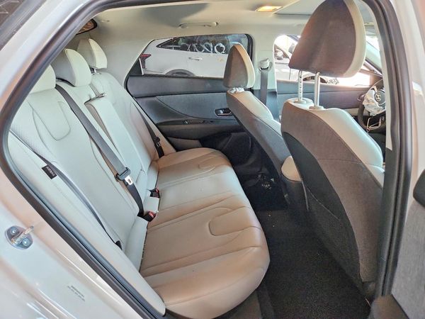 2025 HYUNDAI ELANTRA